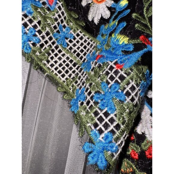 Vintage Midheaven Embroidered Floral Short Sleeve Top - Picture 9 of 10